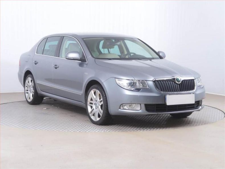 Škoda Superb - hlavní foto