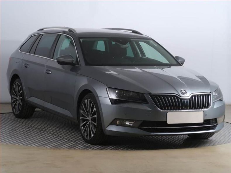 Škoda Superb - hlavní foto