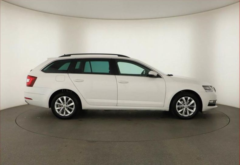 Škoda Octavia - hlavní fotka