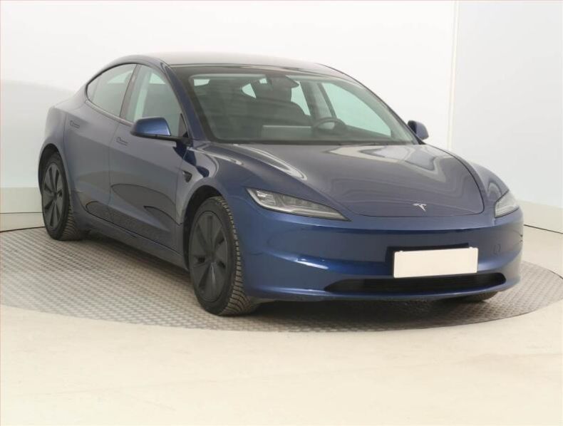 Tesla Model 3 - hlavní foto