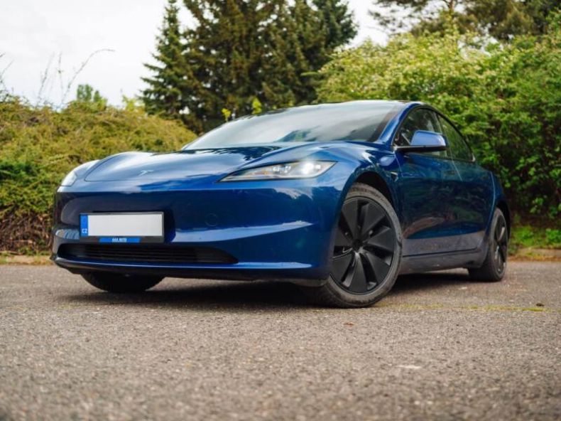 Tesla Model 3 - hlavní foto