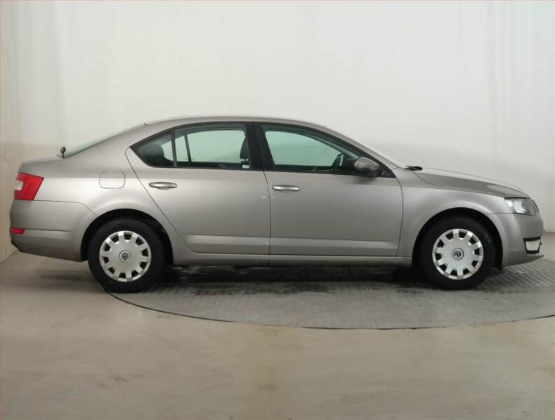 Škoda Octavia - hlavní fotka