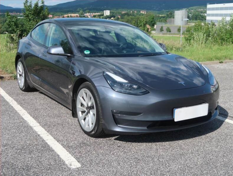 Tesla Model 3 - hlavní fotka inzerátu