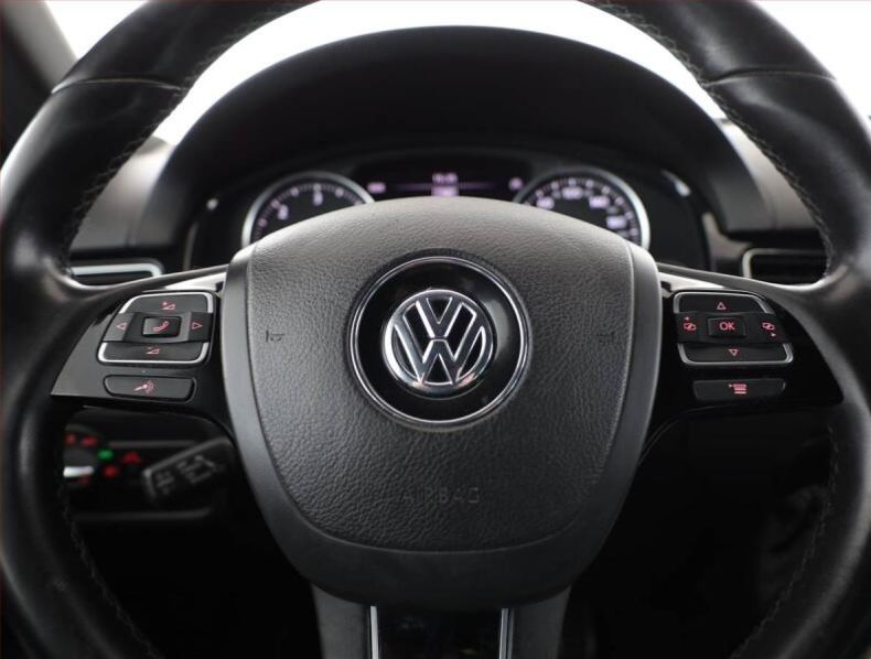 Volkswagen Touareg - hlavní fotka