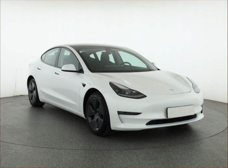 Tesla Model 3 - hlavní fotka