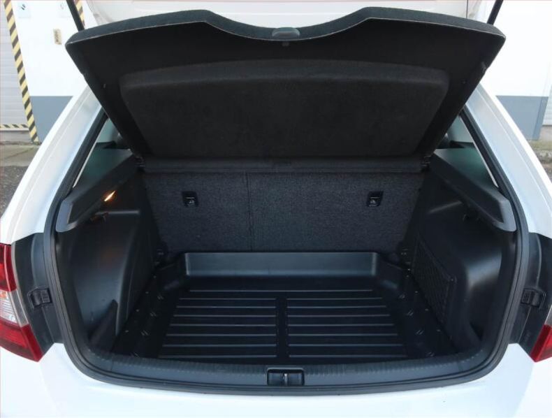 Škoda Rapid - hlavní fotka