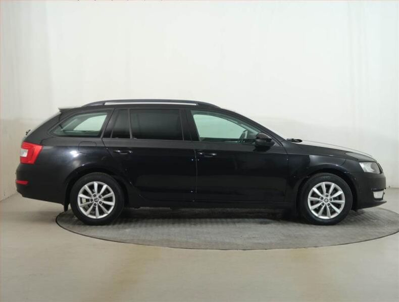 Škoda Octavia - hlavní fotka