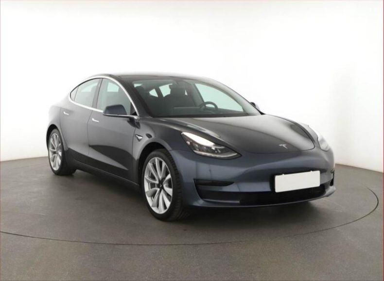 Tesla Model 3 - hlavní fotka inzerátu