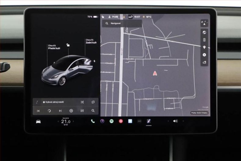 Tesla Model 3 - hlavní fotka