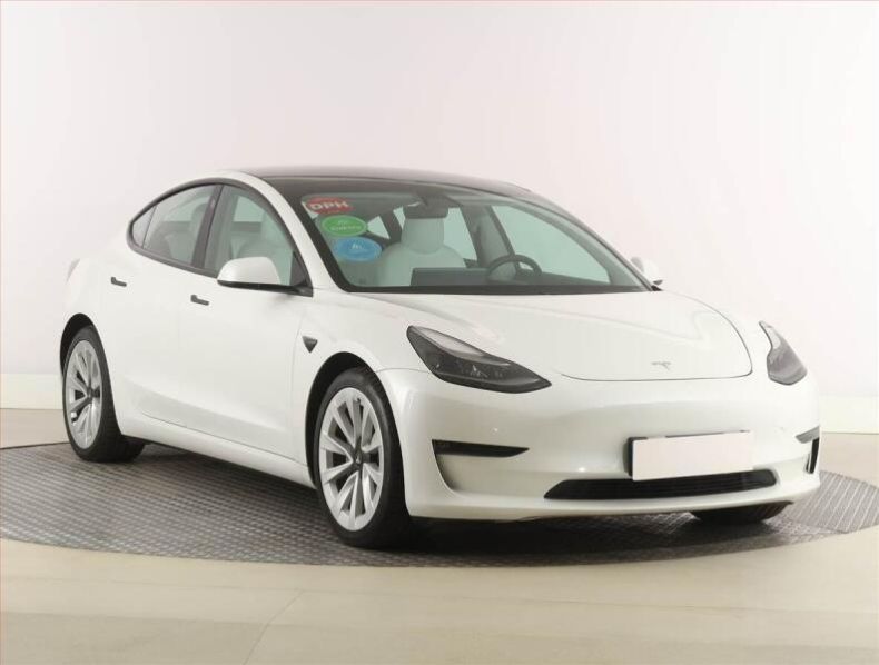 Tesla Model 3 - hlavní foto