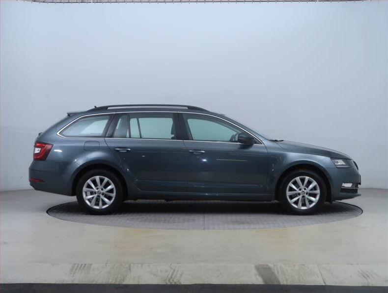 Škoda Octavia - hlavní fotka
