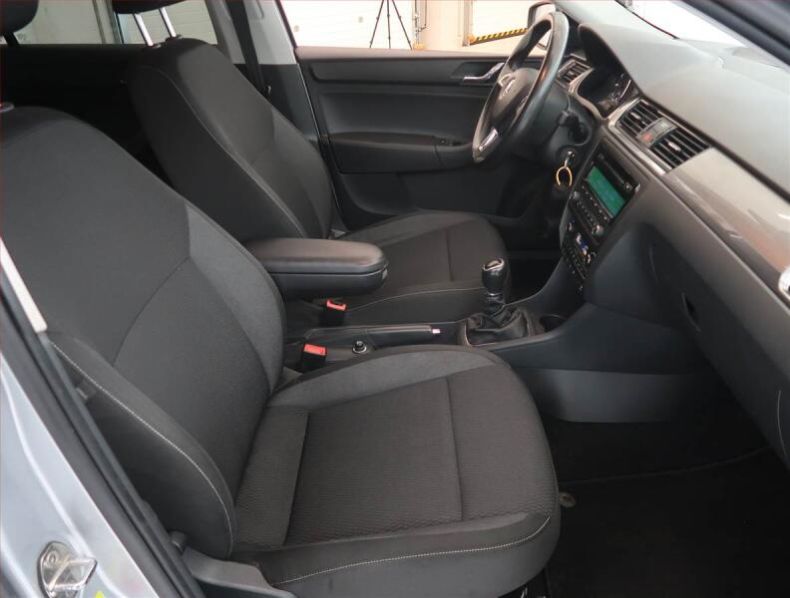 Škoda Rapid - hlavní fotka