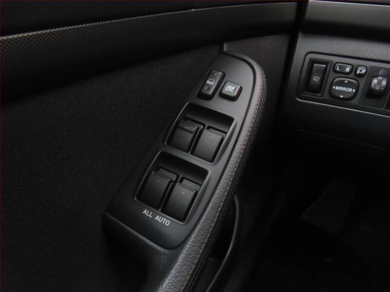 Toyota Avensis - hlavní fotka