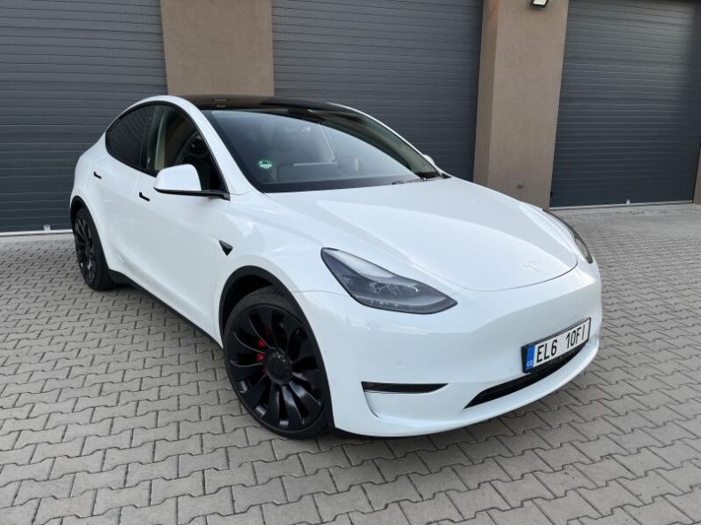 Tesla Model Y - hlavní foto
