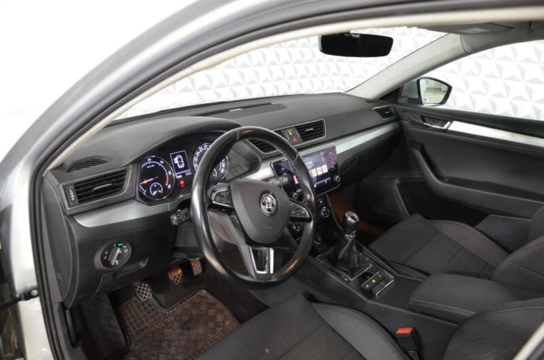 Škoda Superb - hlavní fotka