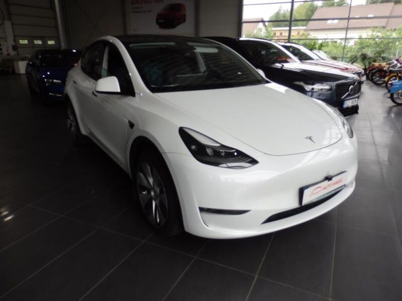 Tesla Model Y - hlavní fotka inzerátu