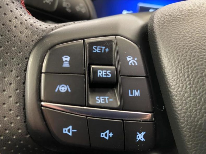 Ford Kuga - hlavní fotka