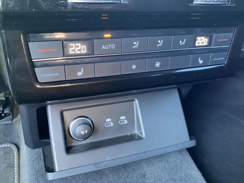 Volkswagen Touareg - hlavní fotka
