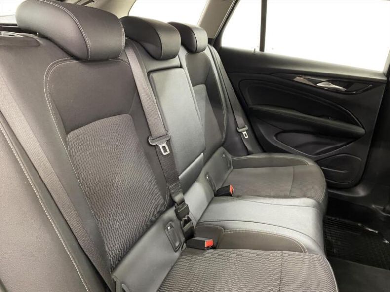 Opel Insignia - hlavní fotka