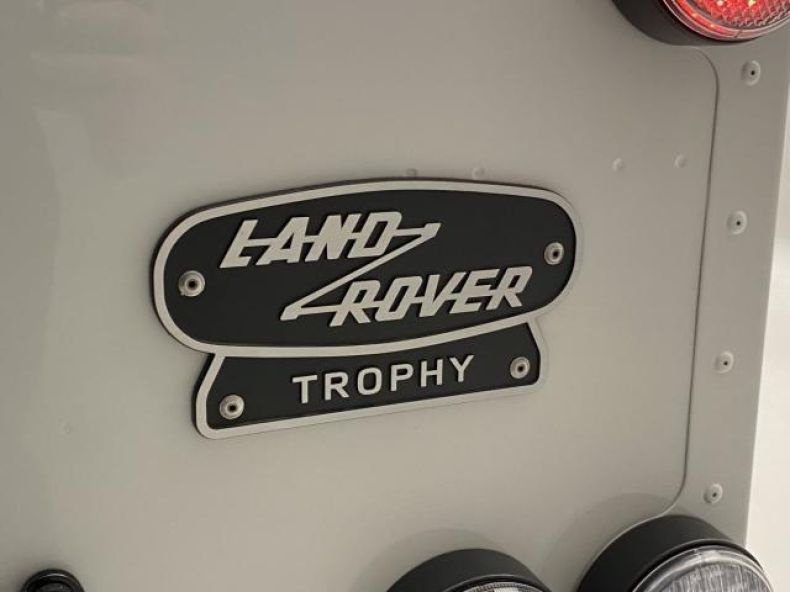 Land Rover Defender - hlavní fotka