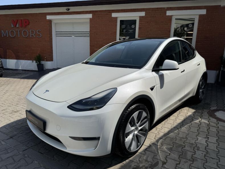 Tesla Model Y - hlavní fotka inzerátu