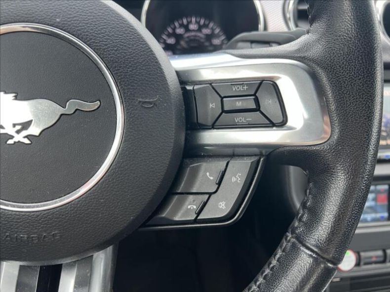 Ford Mustang - hlavní fotka
