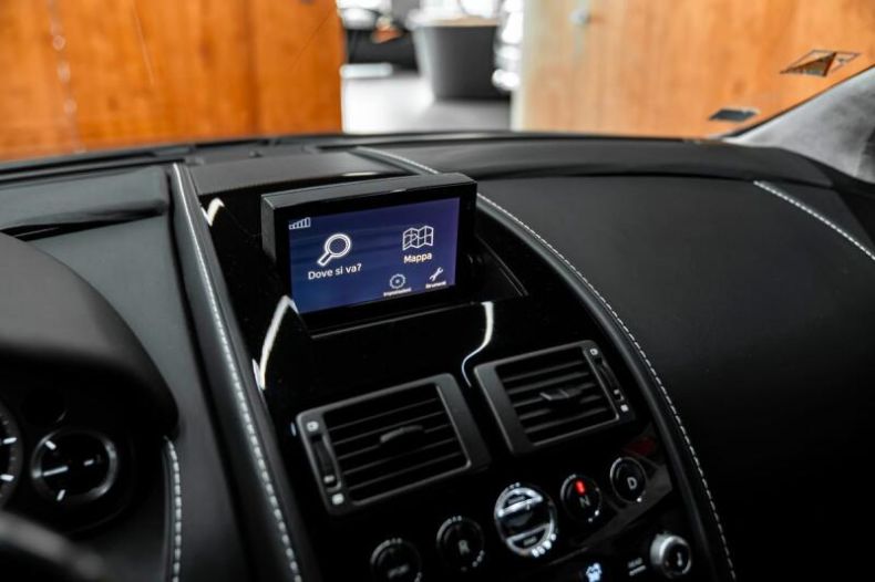 Aston Martin Vantage - hlavní fotka