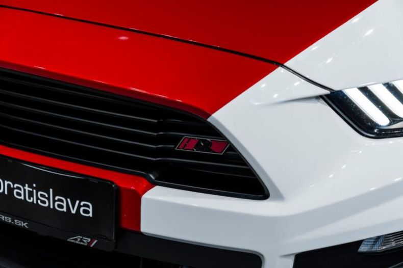 Ford Mustang - hlavní fotka