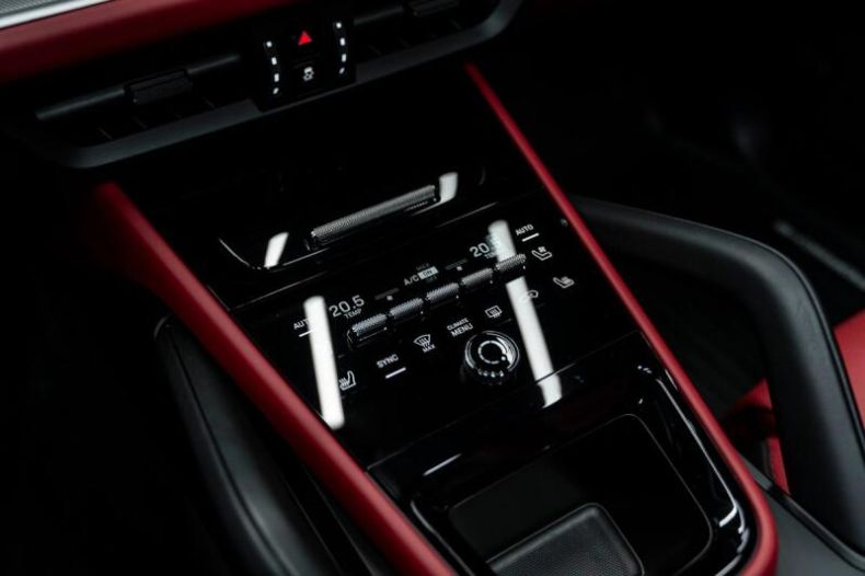 Porsche Cayenne - hlavní fotka