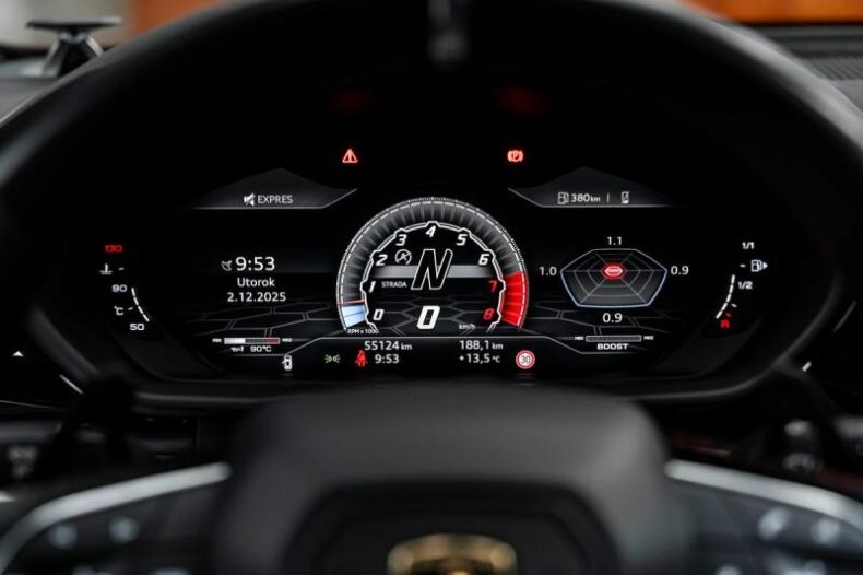 Lamborghini Urus - hlavní fotka