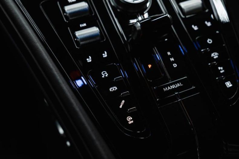 Aston Martin DB12 - hlavní fotka