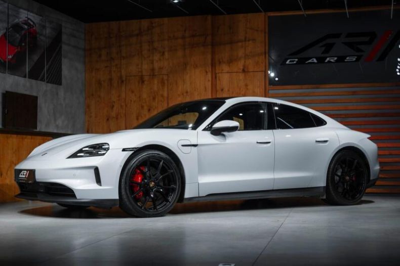 Porsche Taycan - hlavní foto