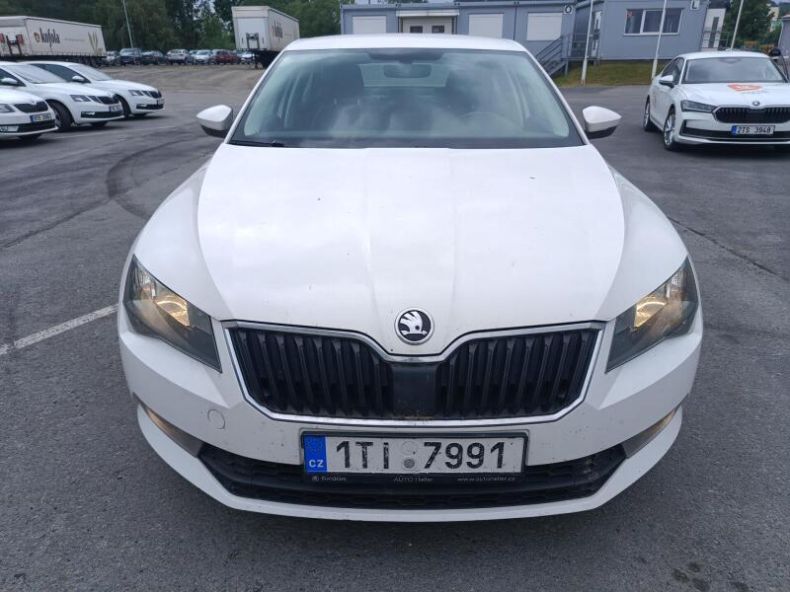 Škoda Superb - hlavní foto