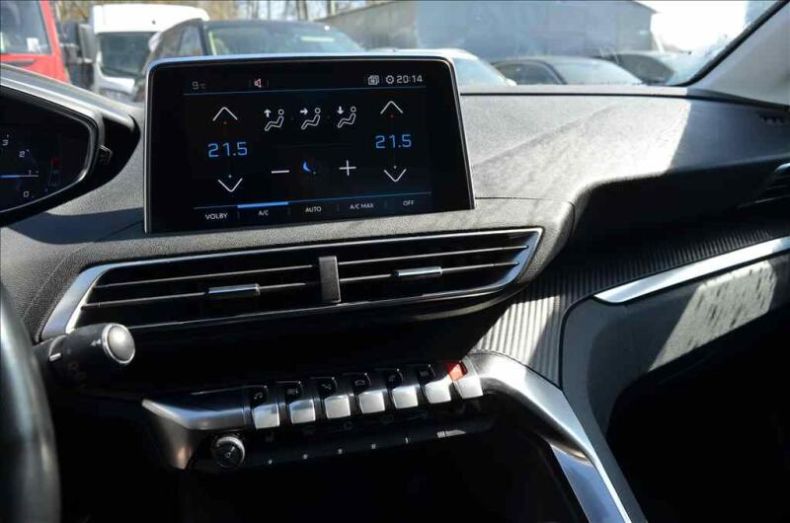 Peugeot 3008 - hlavní fotka