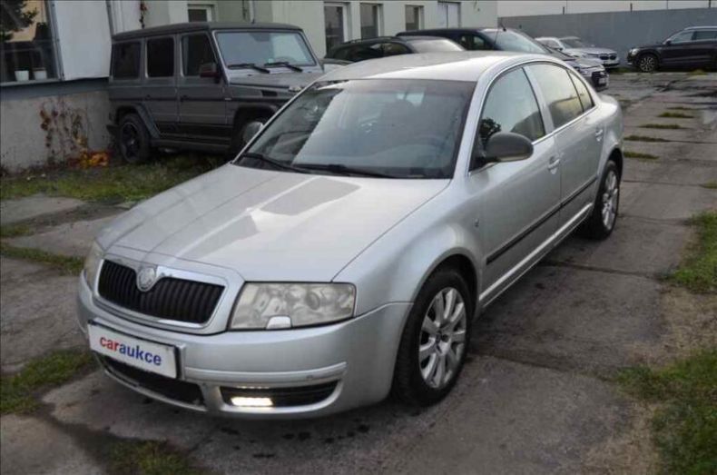 Škoda Superb - hlavní foto