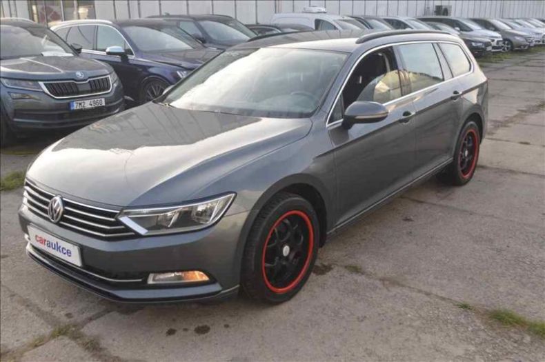Volkswagen Passat - hlavní foto