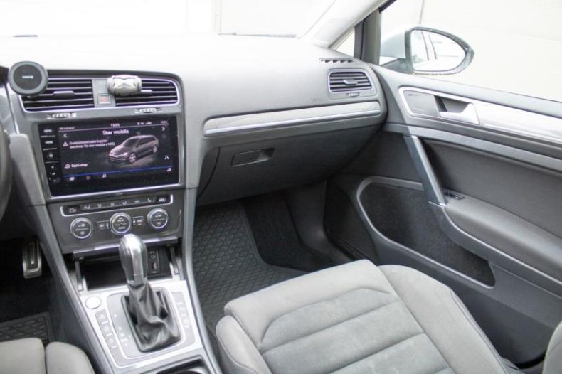 Volkswagen Golf - hlavní fotka