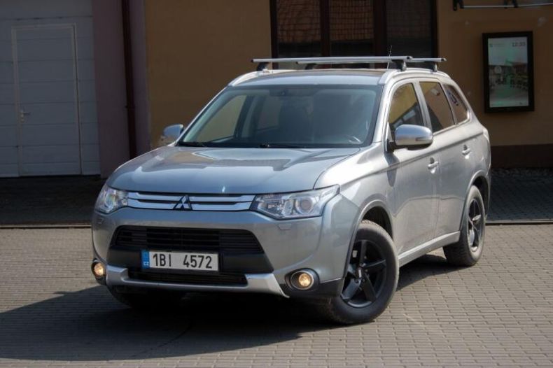 Mitsubishi Outlander - hlavní foto