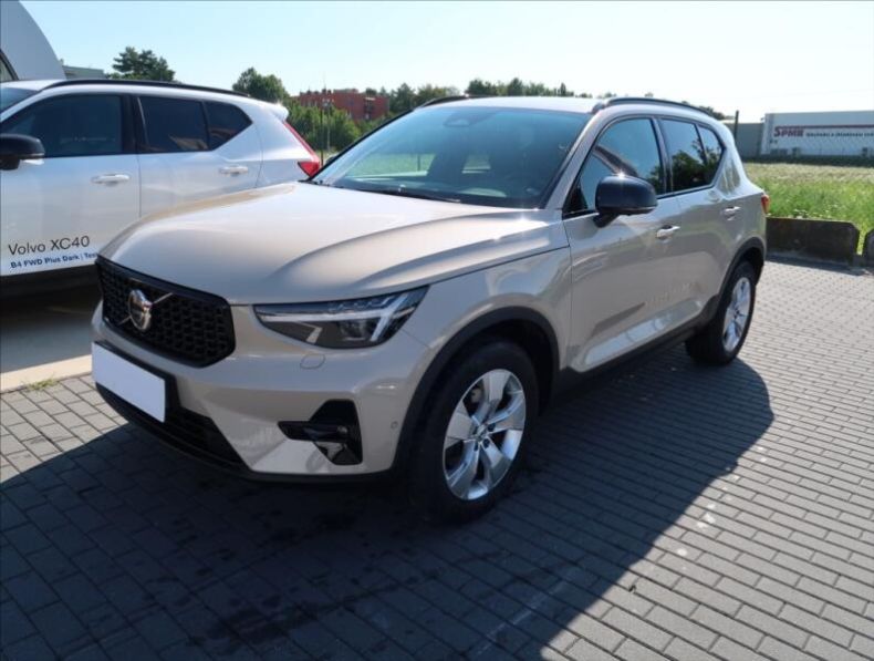 Volvo XC40 - hlavní foto