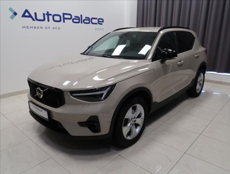Volvo XC40 - hlavní foto