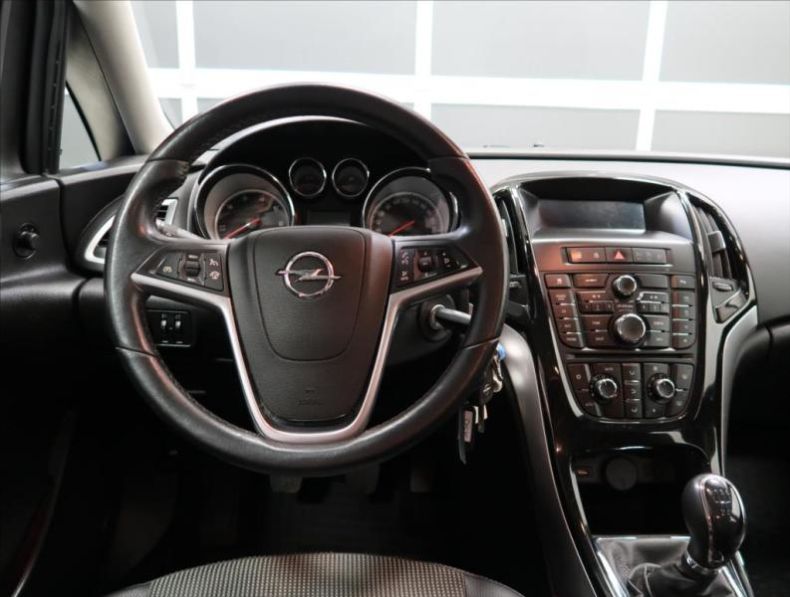 Opel Astra - hlavní fotka