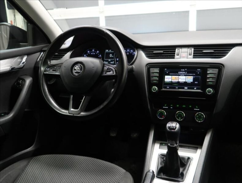 Škoda Octavia - hlavní fotka