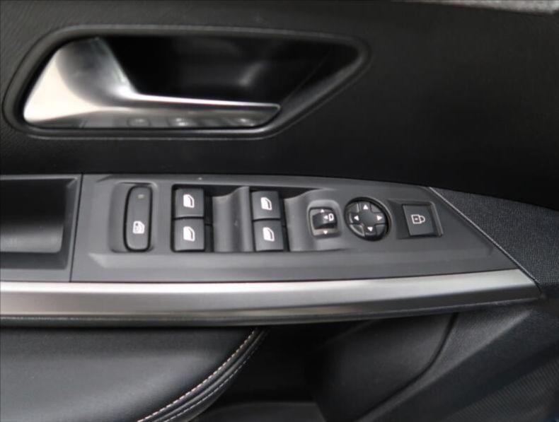 Peugeot 3008 - hlavní fotka