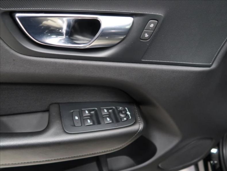 Volvo XC60 - hlavní fotka