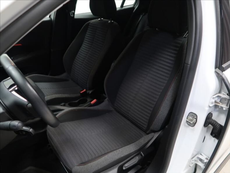 Peugeot 2008 - hlavní fotka