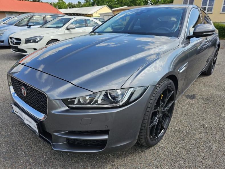Jaguar XE - hlavní fotka