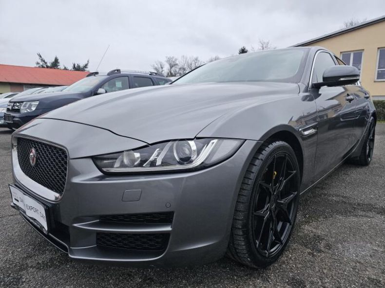 Jaguar XE - hlavní fotka