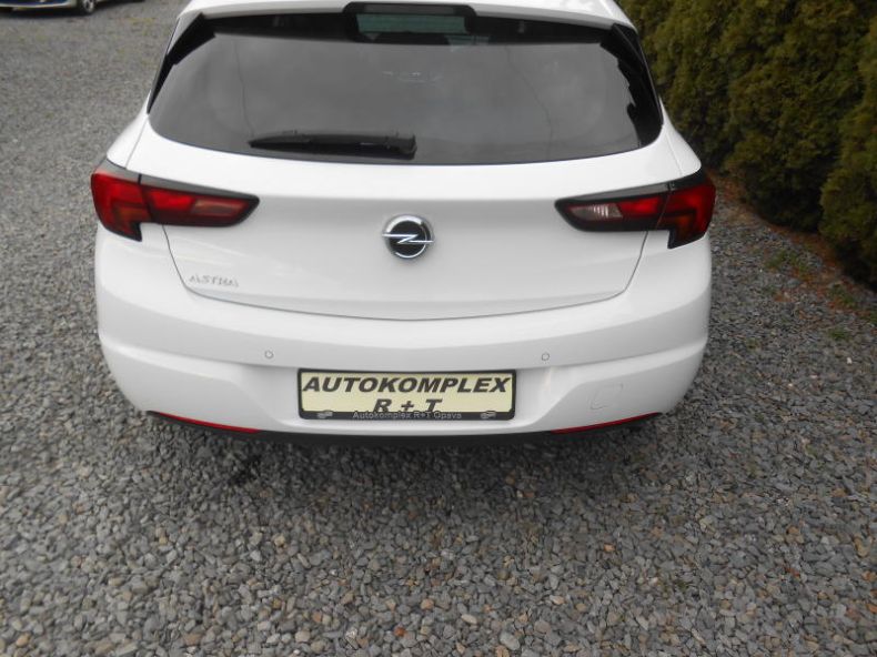 Opel Astra - hlavní fotka
