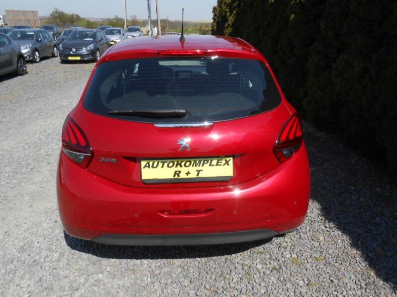 Peugeot 208 - hlavní fotka