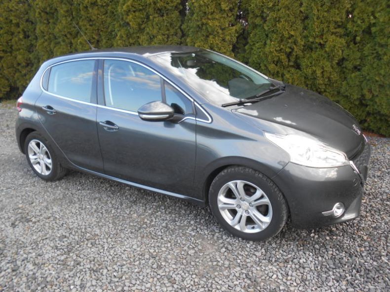 Peugeot 208 - hlavní foto